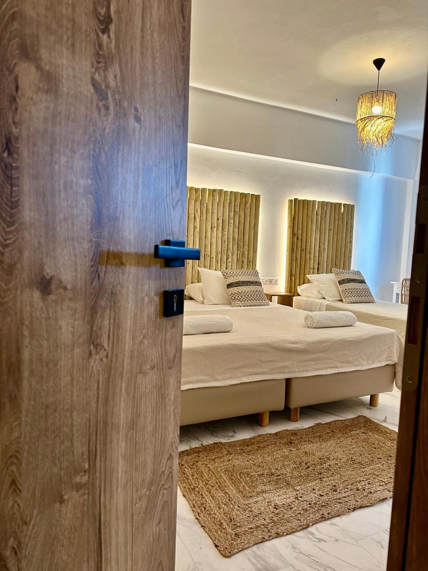 Athina Rooms - Lounge Apartments Páros Eksteriør billede