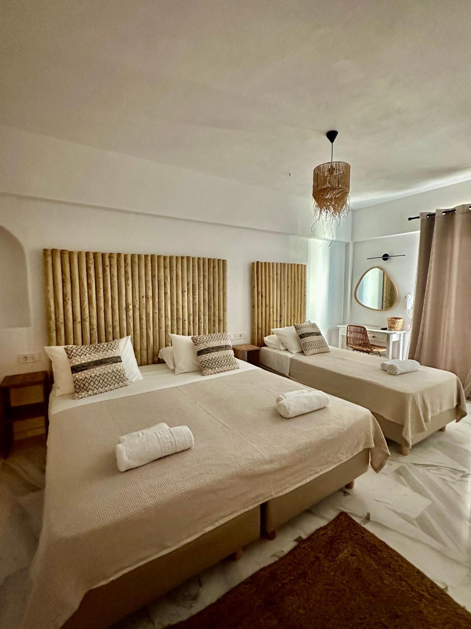 Athina Rooms - Lounge Apartments Páros Eksteriør billede