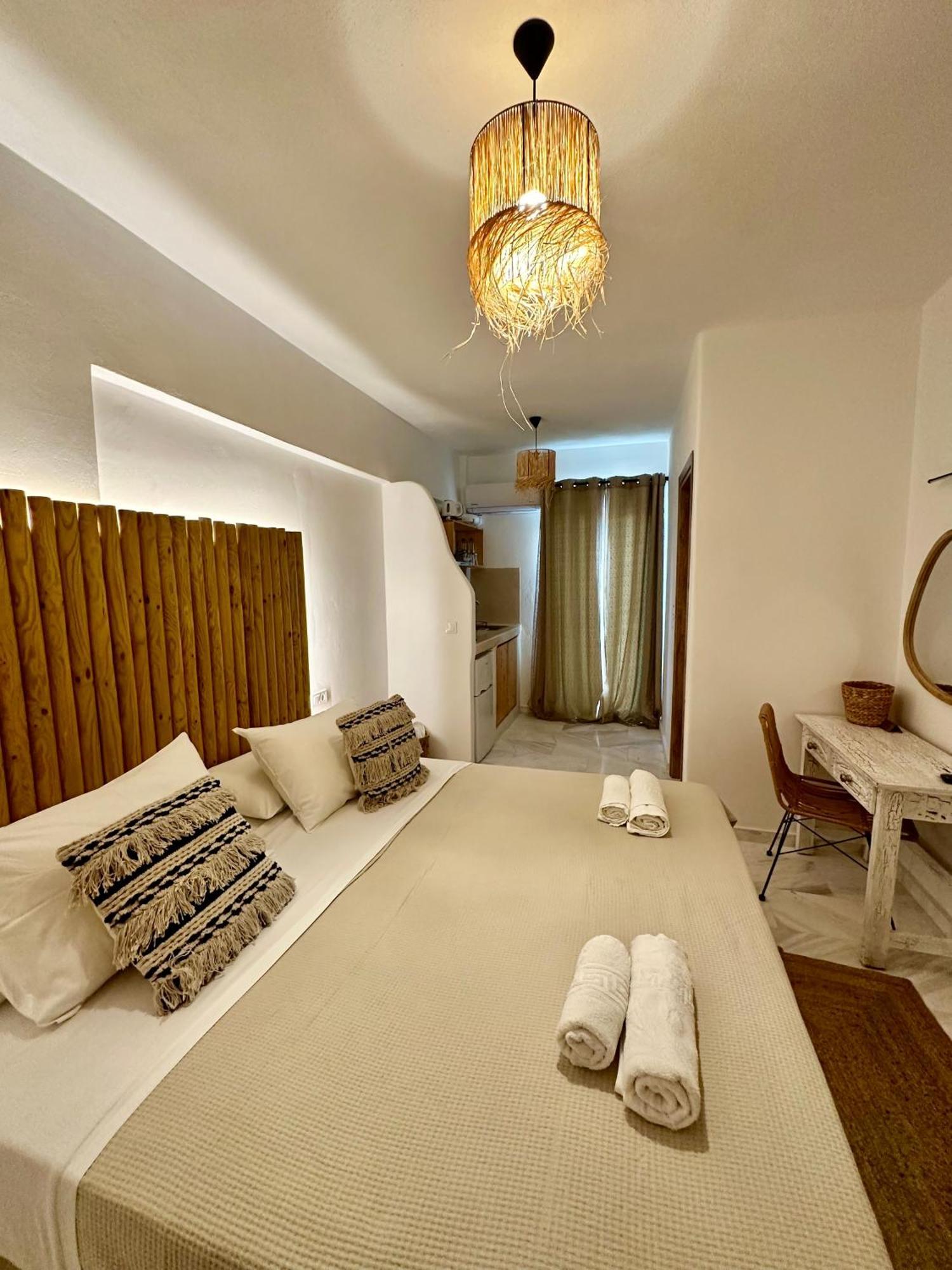 Athina Rooms - Lounge Apartments Páros Eksteriør billede