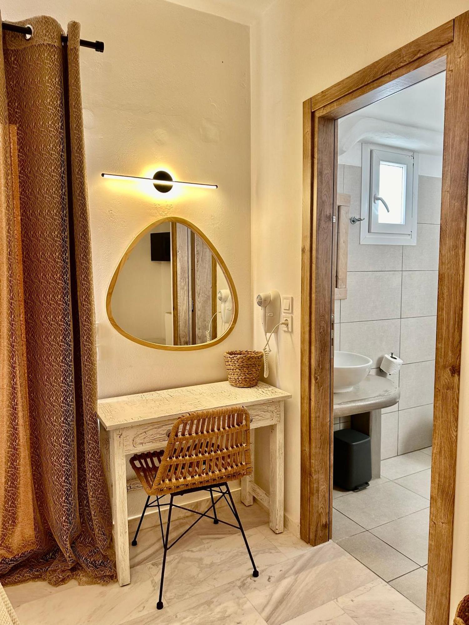 Athina Rooms - Lounge Apartments Páros Eksteriør billede