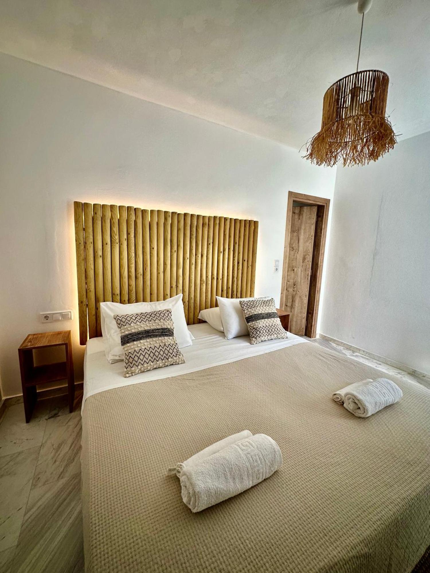 Athina Rooms - Lounge Apartments Páros Eksteriør billede