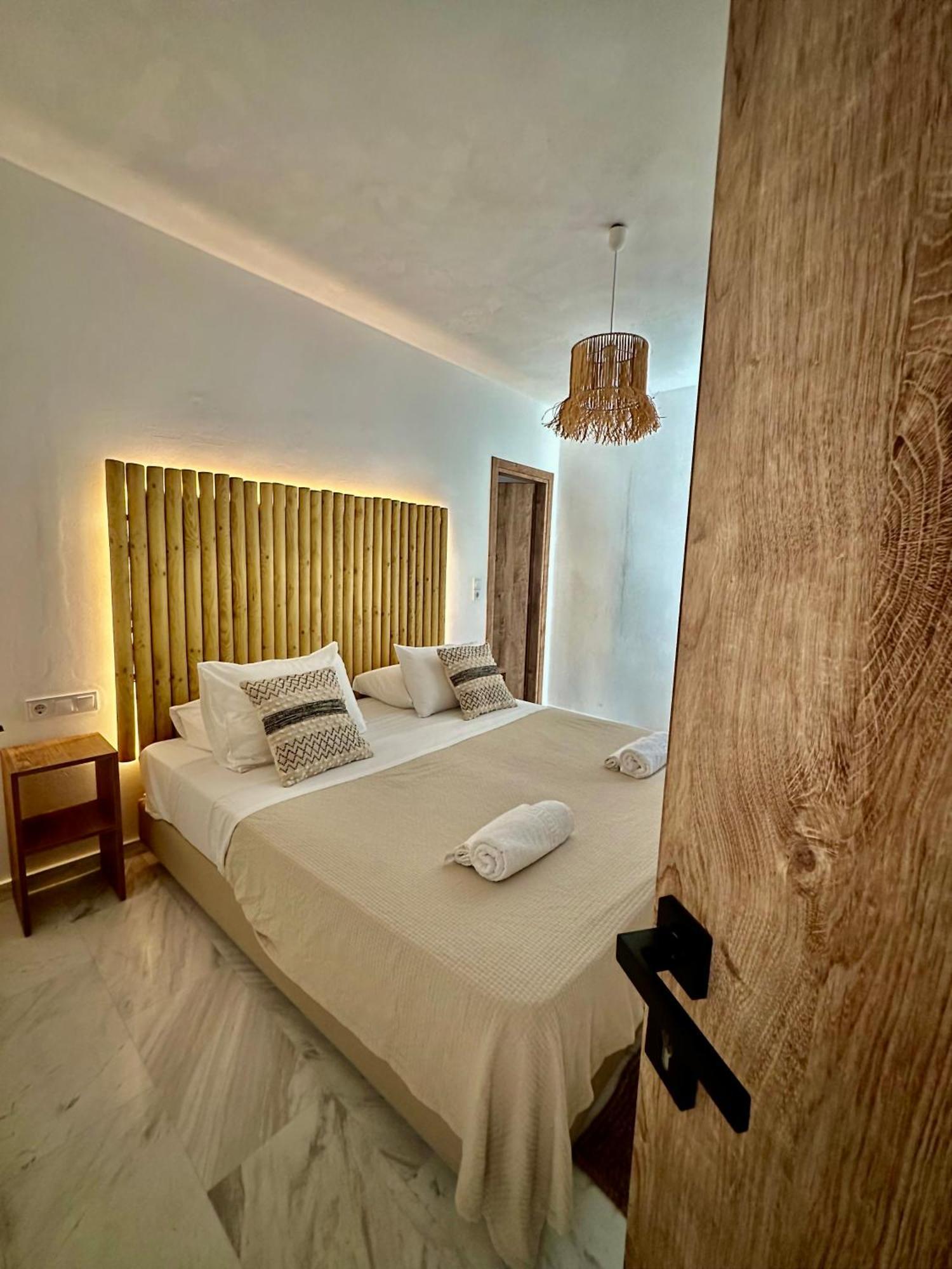 Athina Rooms - Lounge Apartments Páros Eksteriør billede