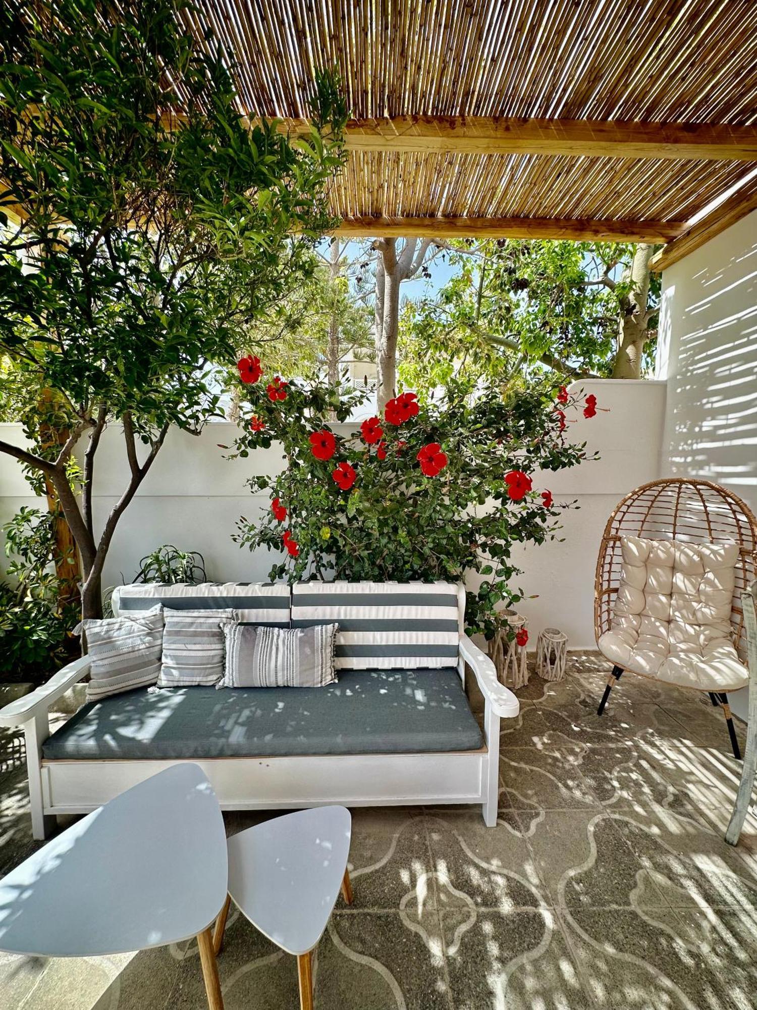 Athina Rooms - Lounge Apartments Páros Eksteriør billede