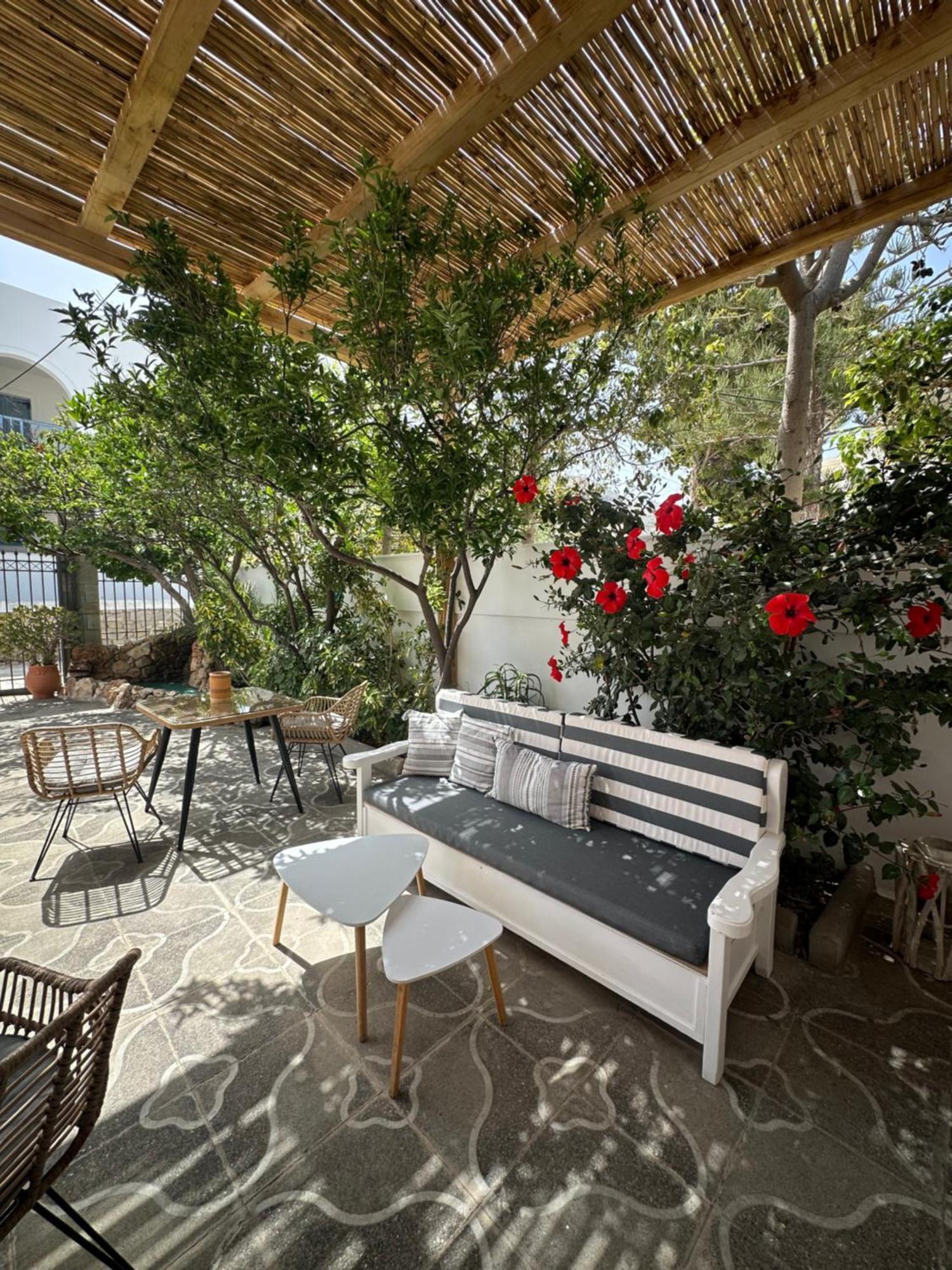 Athina Rooms - Lounge Apartments Páros Eksteriør billede