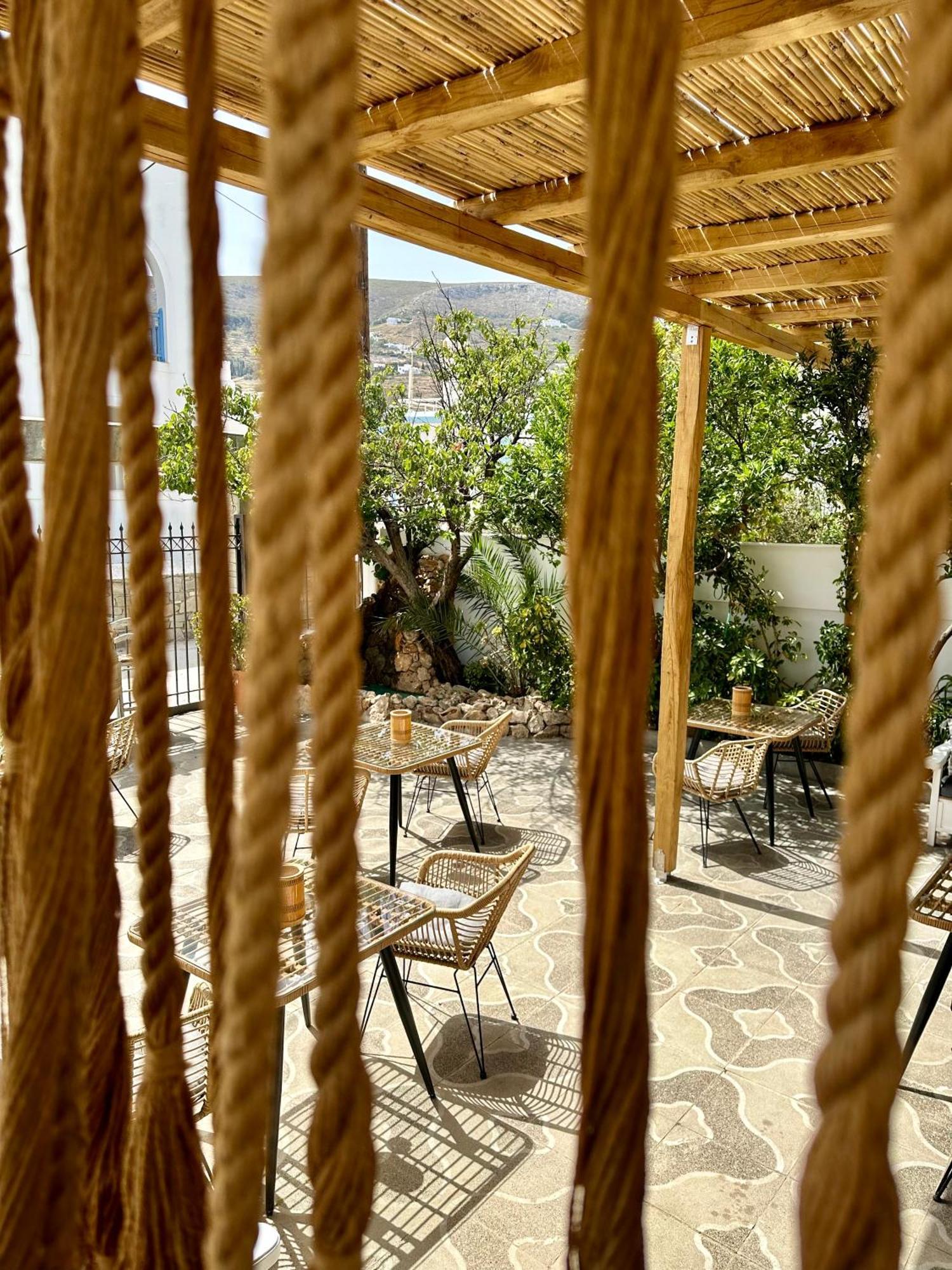 Athina Rooms - Lounge Apartments Páros Eksteriør billede