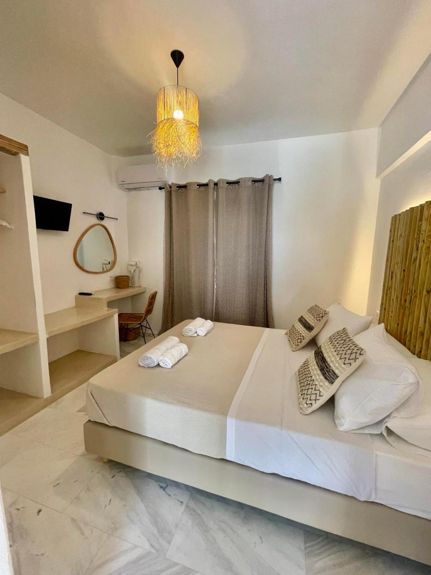 Athina Rooms - Lounge Apartments Páros Eksteriør billede