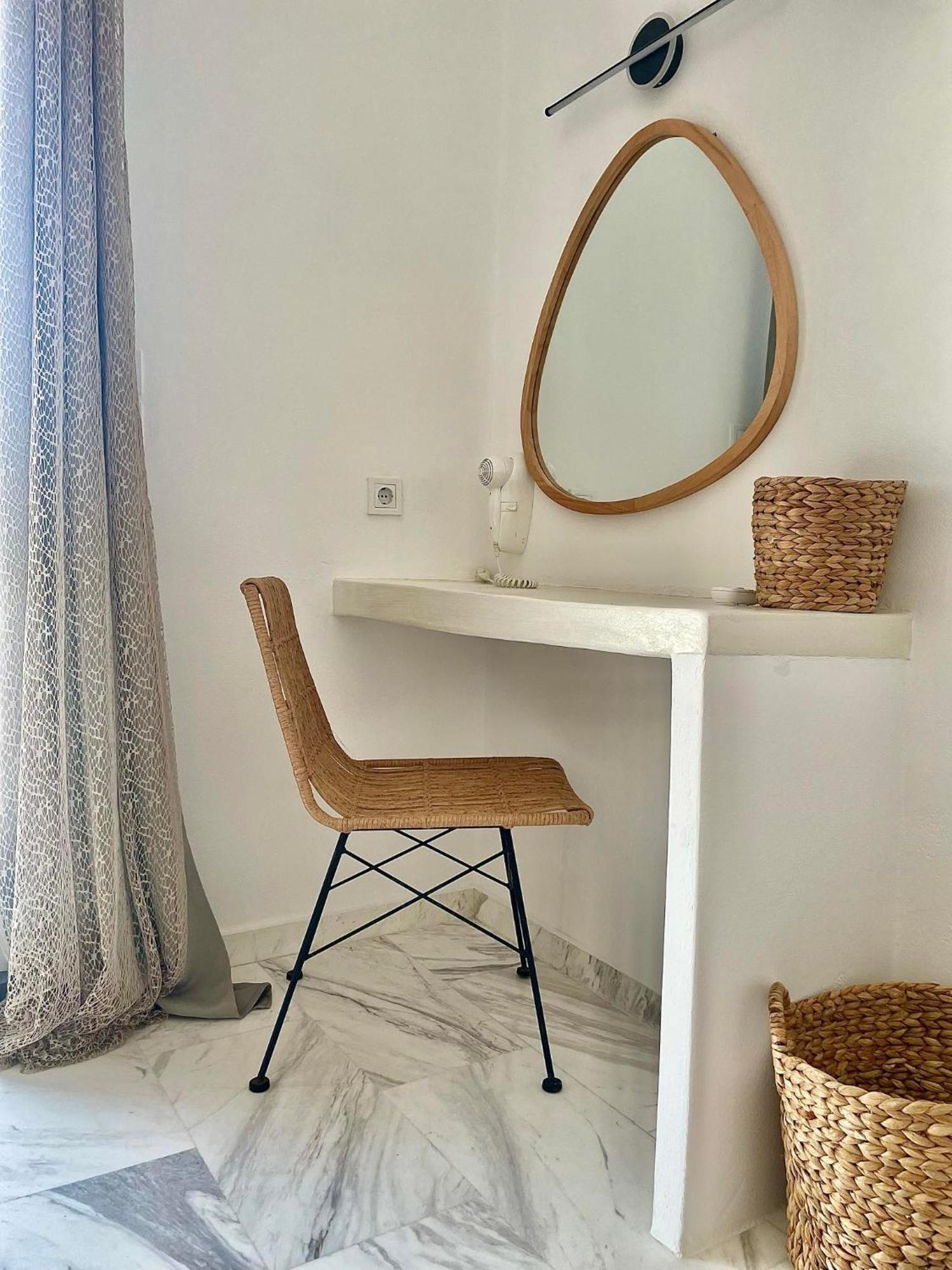 Athina Rooms - Lounge Apartments Páros Eksteriør billede