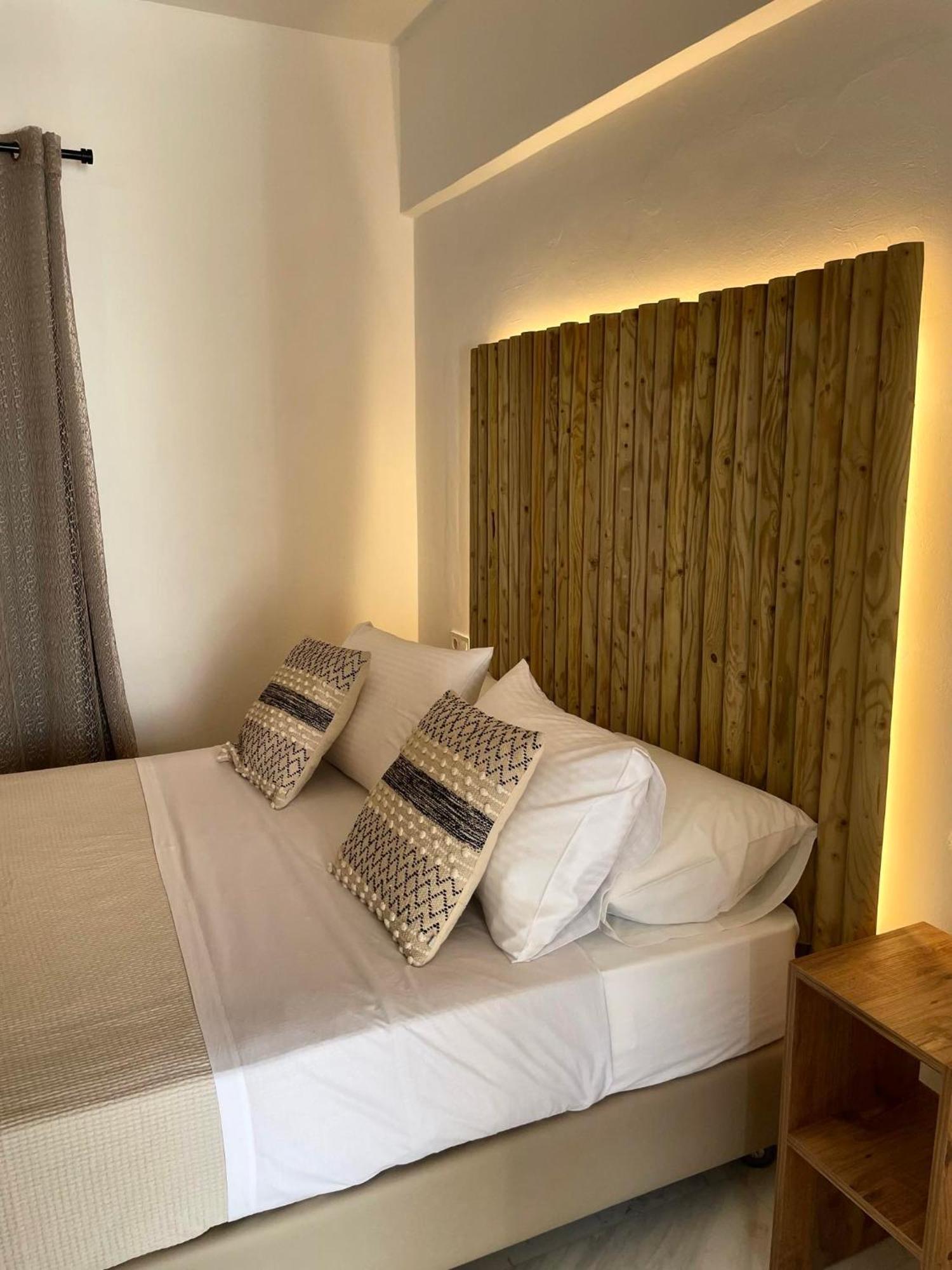 Athina Rooms - Lounge Apartments Páros Eksteriør billede