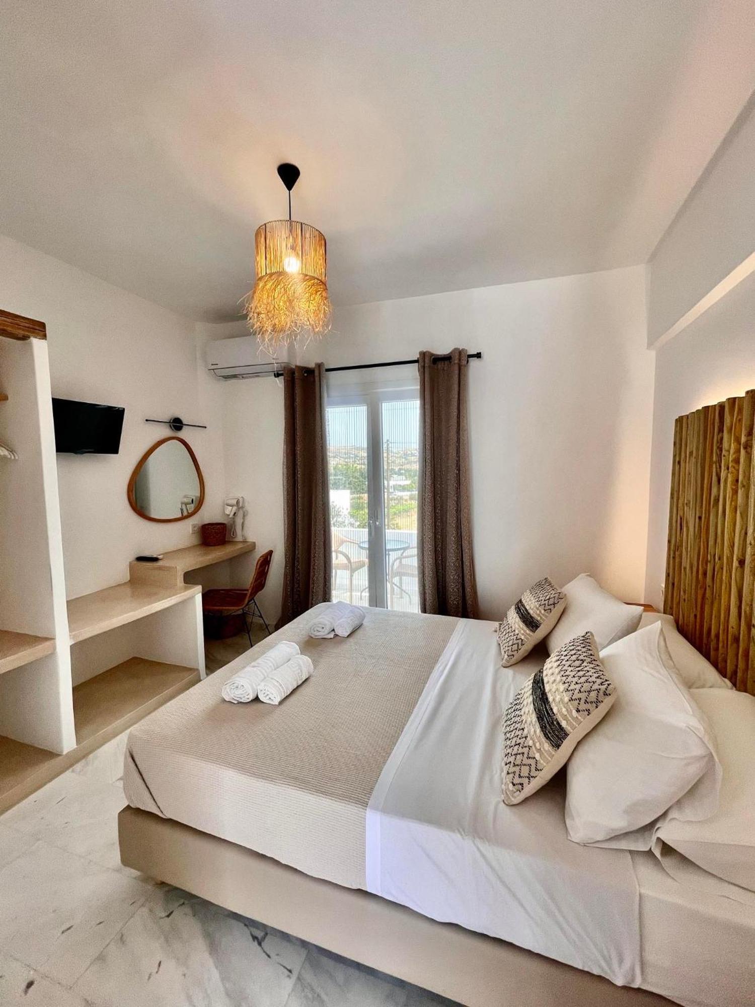 Athina Rooms - Lounge Apartments Páros Eksteriør billede