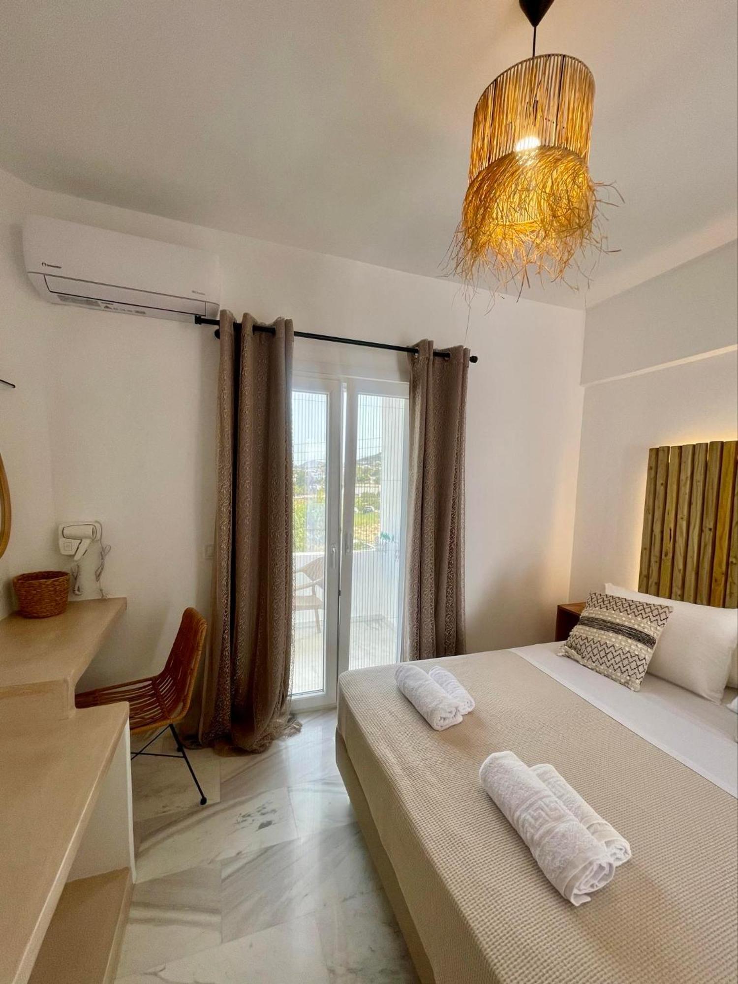 Athina Rooms - Lounge Apartments Páros Eksteriør billede